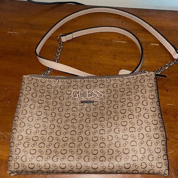 Guess purse - Picture 1 of 12
